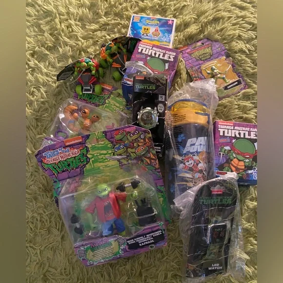 Teenage Mutant Ninja Turtles Green Action Figure Playset Bundle - Picture 1 of 1